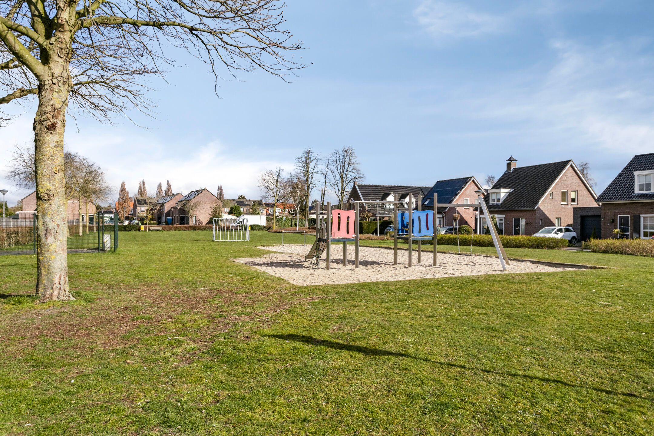 Foto 42 van Mahoniehoutstraat 8