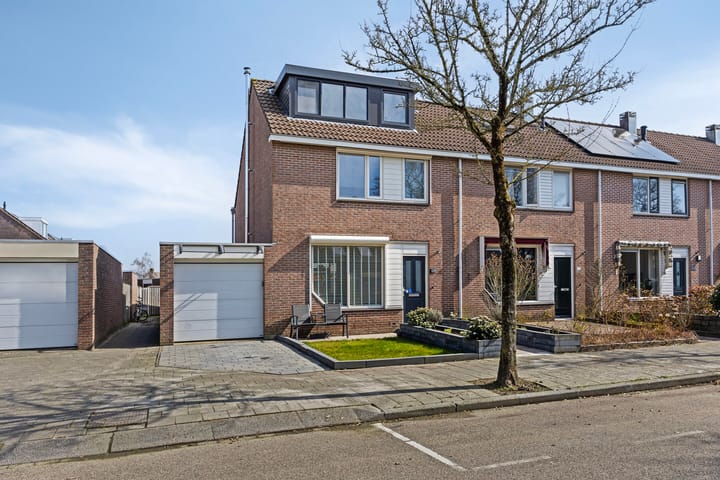 Photo 2 of IJsselmeerlaan 205