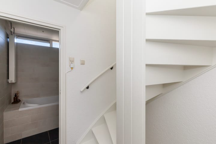 Foto 15 van Van Hogendorpweg 25