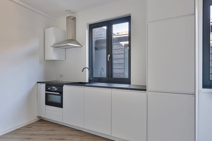 Photo 4 of Bredaseweg 38-F