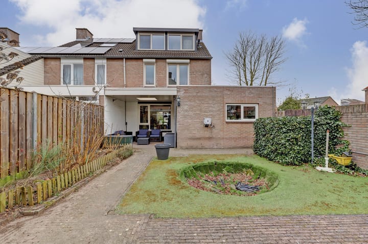 Photo 36 of Kamille 1