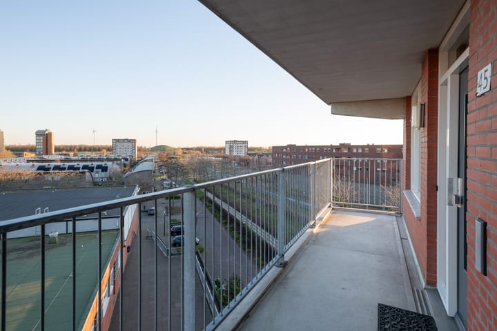 Foto 7 van Middeldijkerplein 45