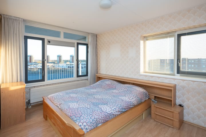 Foto 20 van Middeldijkerplein 45