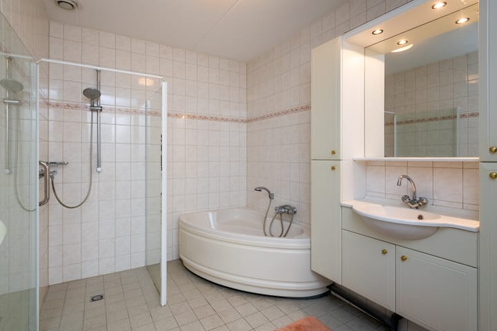 Foto 24 van Middeldijkerplein 45