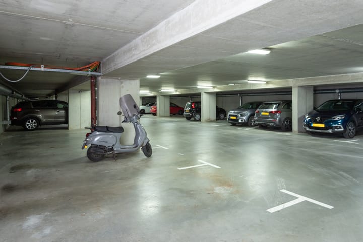 Foto 25 van Middeldijkerplein 45