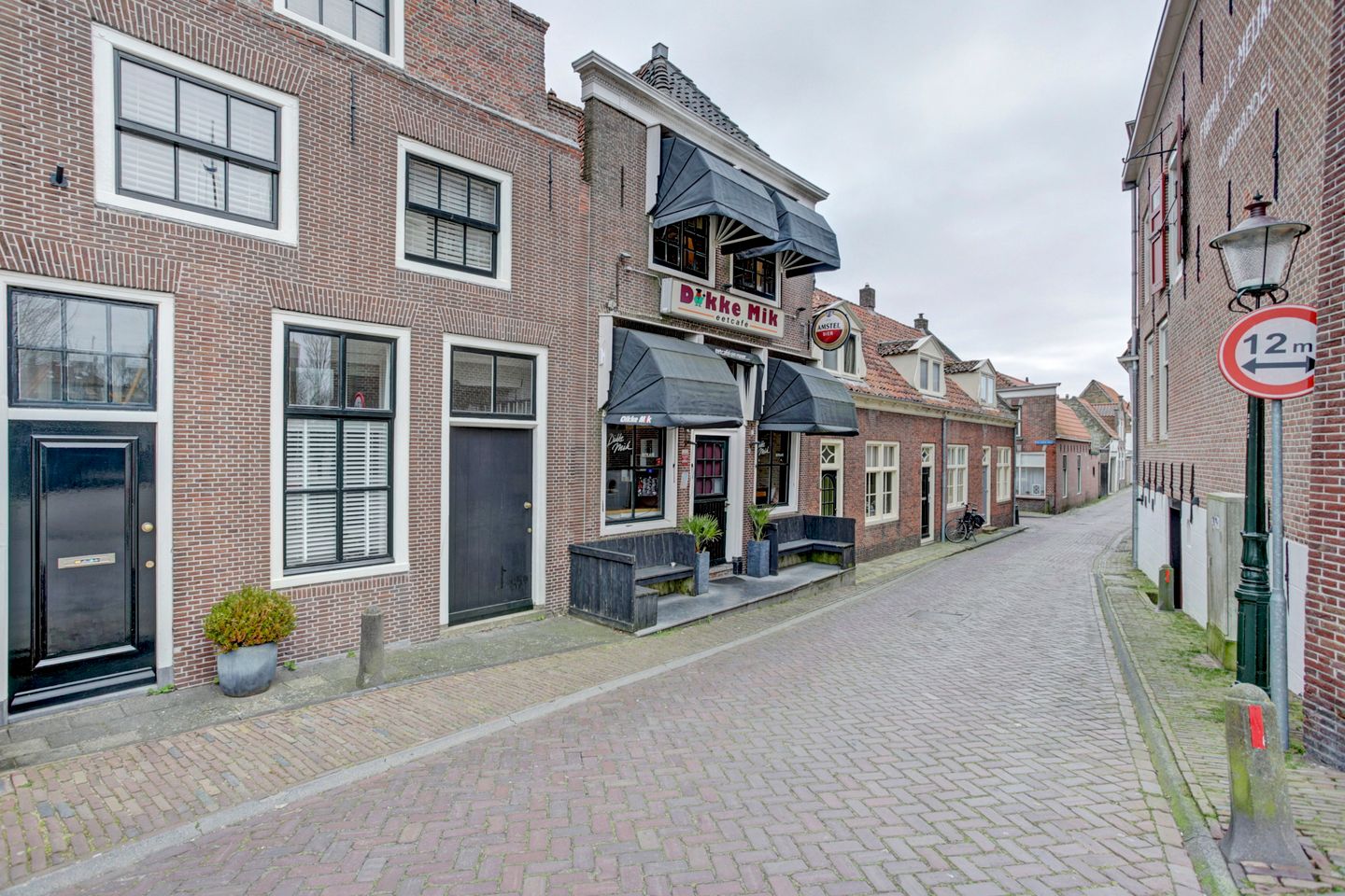 Bekijk foto 1 van H J Schimmelstraat 10