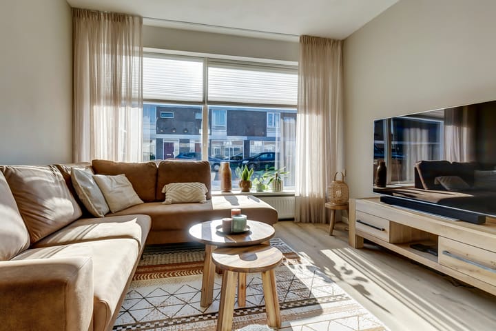 Foto 3 van van Limburg Stirumstraat 54