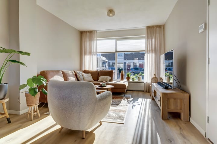 Foto 4 van van Limburg Stirumstraat 54