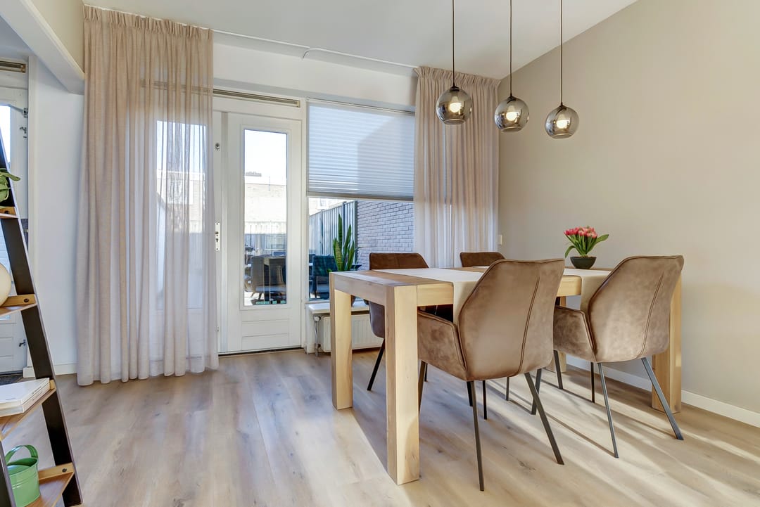 Foto 7 van van Limburg Stirumstraat 54