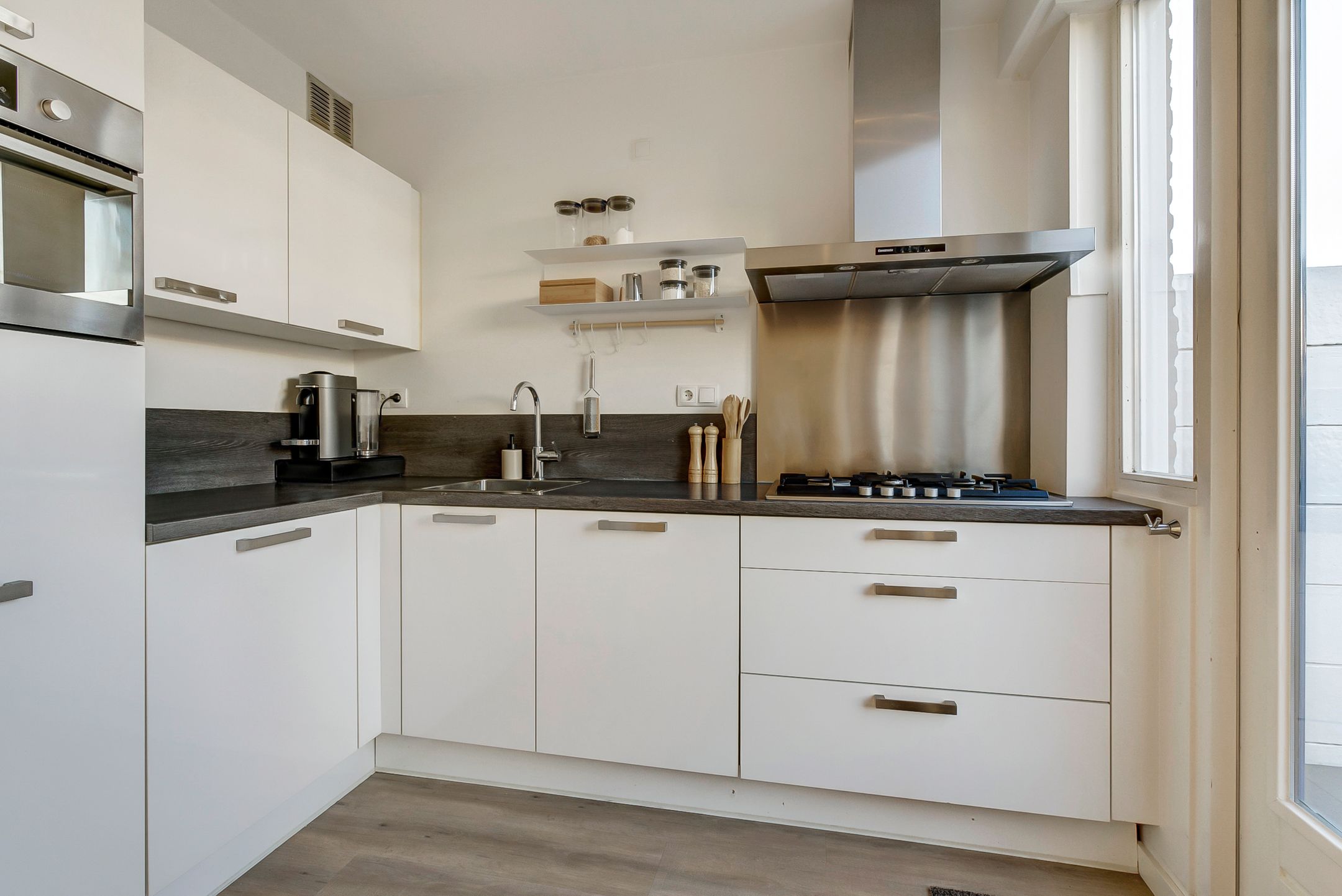 Foto 9 van van Limburg Stirumstraat 54