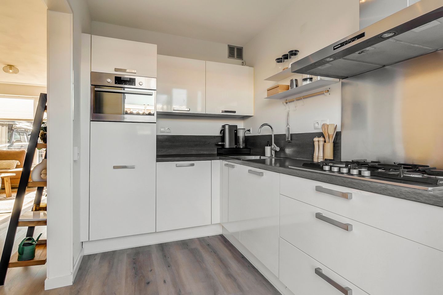 Foto 10 van van Limburg Stirumstraat 54