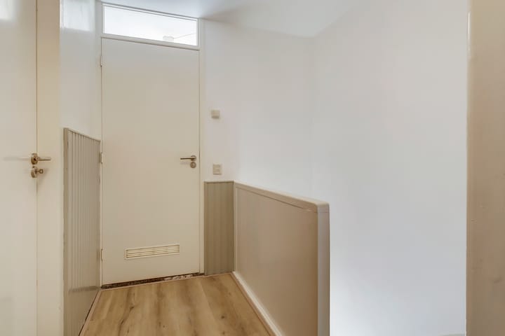 Foto 13 van van Limburg Stirumstraat 54