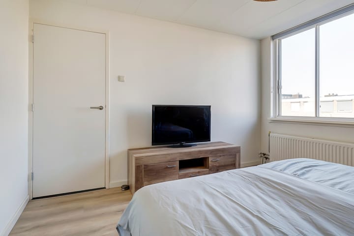 Foto 15 van van Limburg Stirumstraat 54