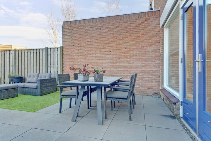 Foto 20 van van Limburg Stirumstraat 54