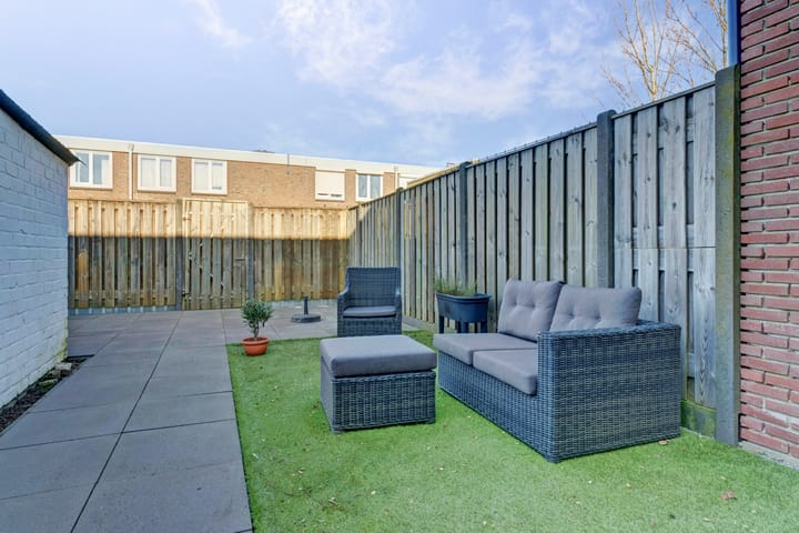 Foto 22 van van Limburg Stirumstraat 54