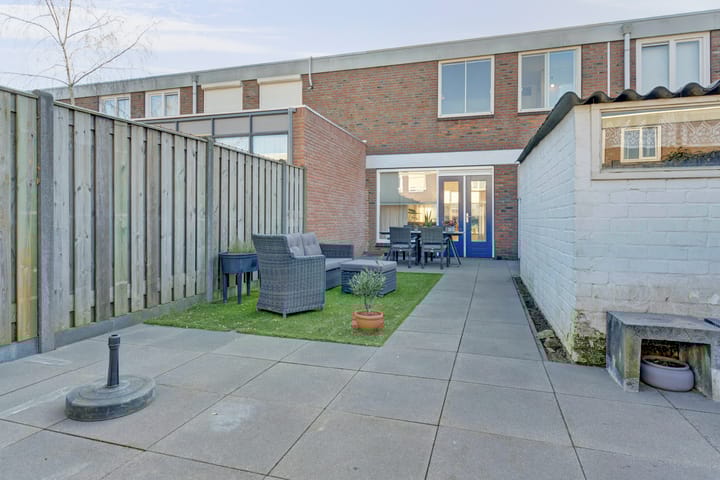 Foto 25 van van Limburg Stirumstraat 54