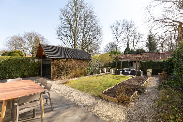 Foto 3 van Borneolaan 10