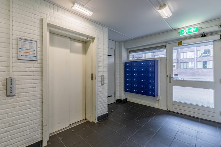 Photo 4 of Valkenierstraat 29