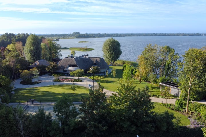 Nieuw-Loosdrechtsedijk 227