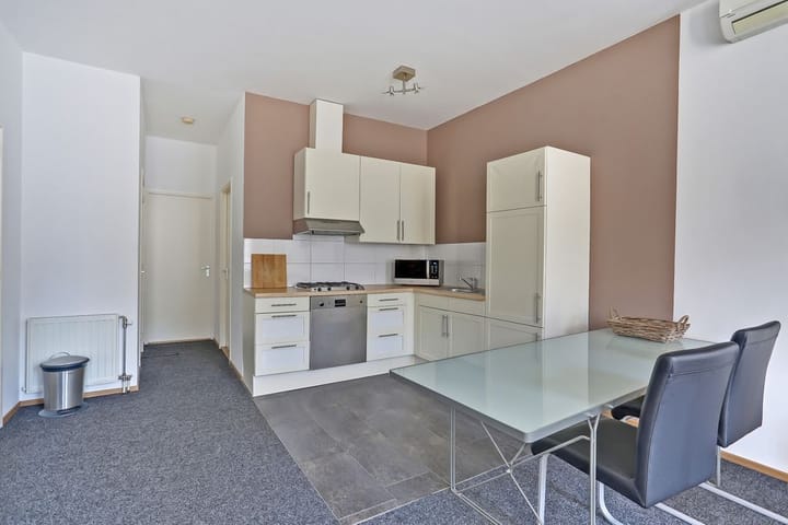 Photo 11 of Badhuisstraat 82-A