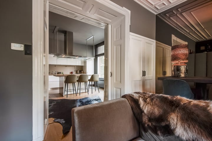 Photo 10 of Van Baerlestraat 148-1