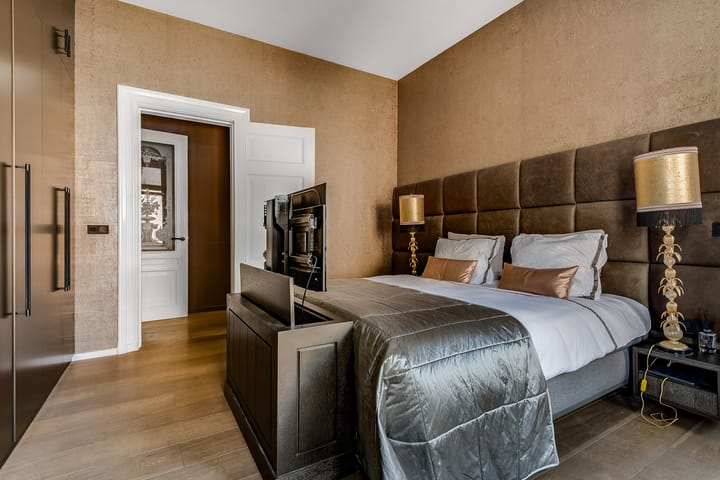 Photo 18 of Van Baerlestraat 148-1