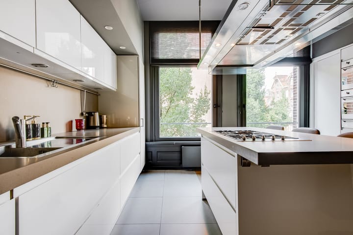 Photo 13 of Van Baerlestraat 148-1