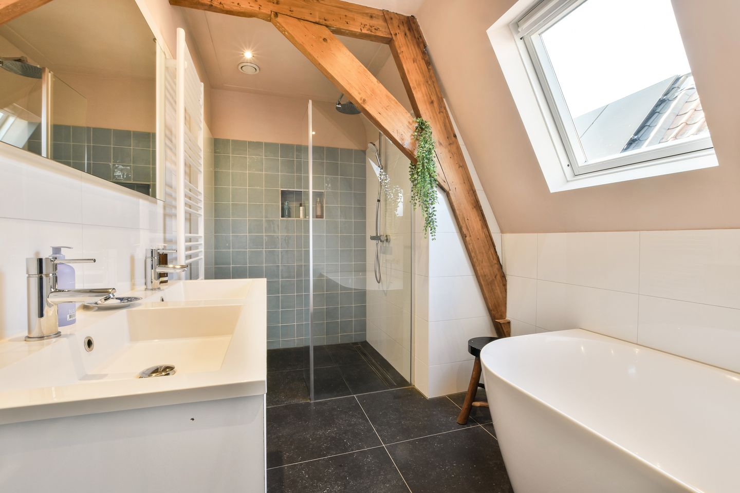 Foto 35 van Dorpsstraat 24