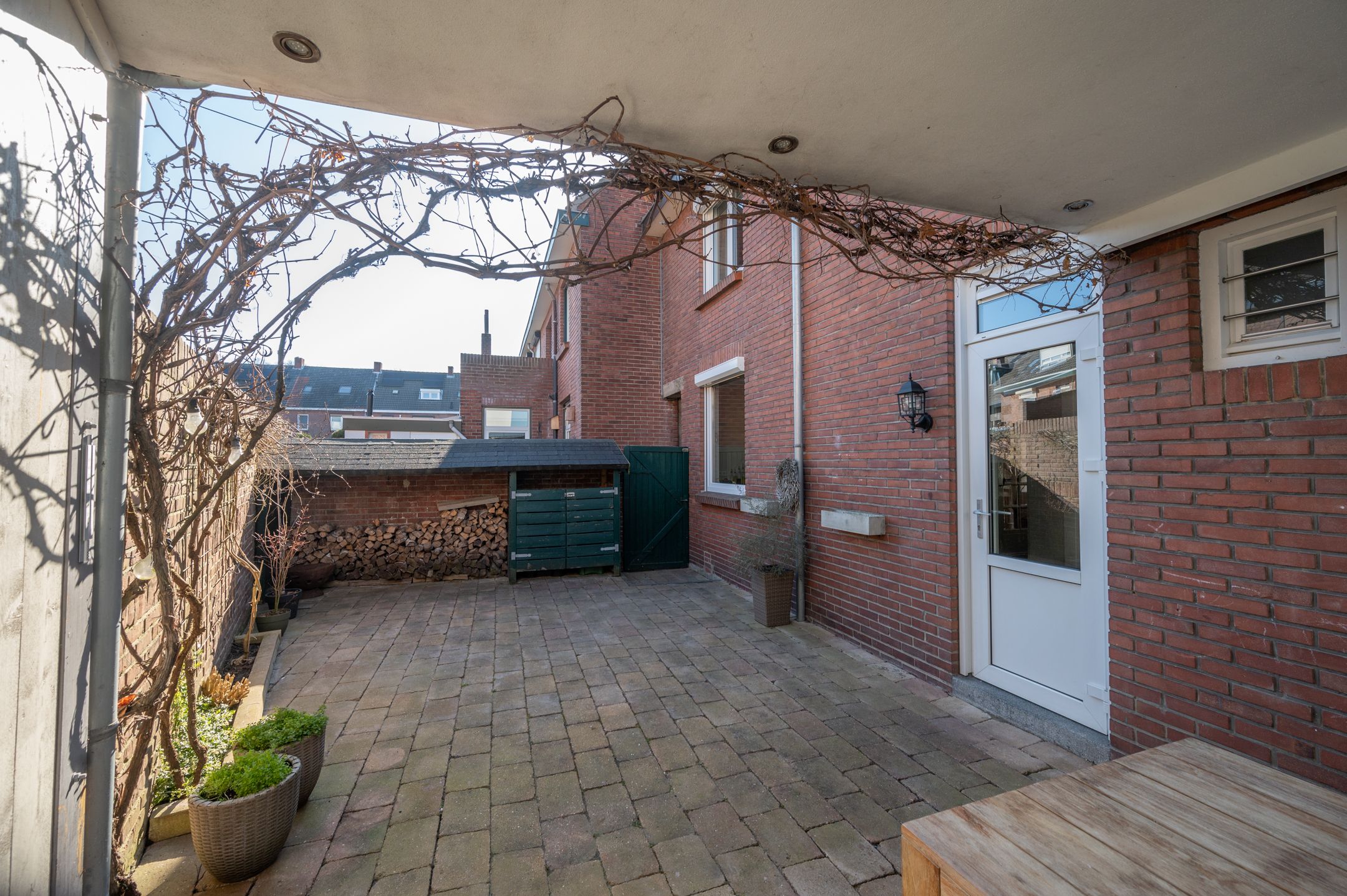 Foto 3 van Roothaanstraat 1