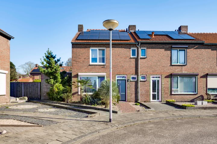 View photo of Maastrichtstraat 13