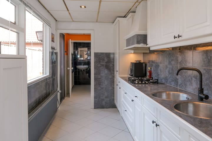 Foto 10 van Anjelierstraat 46