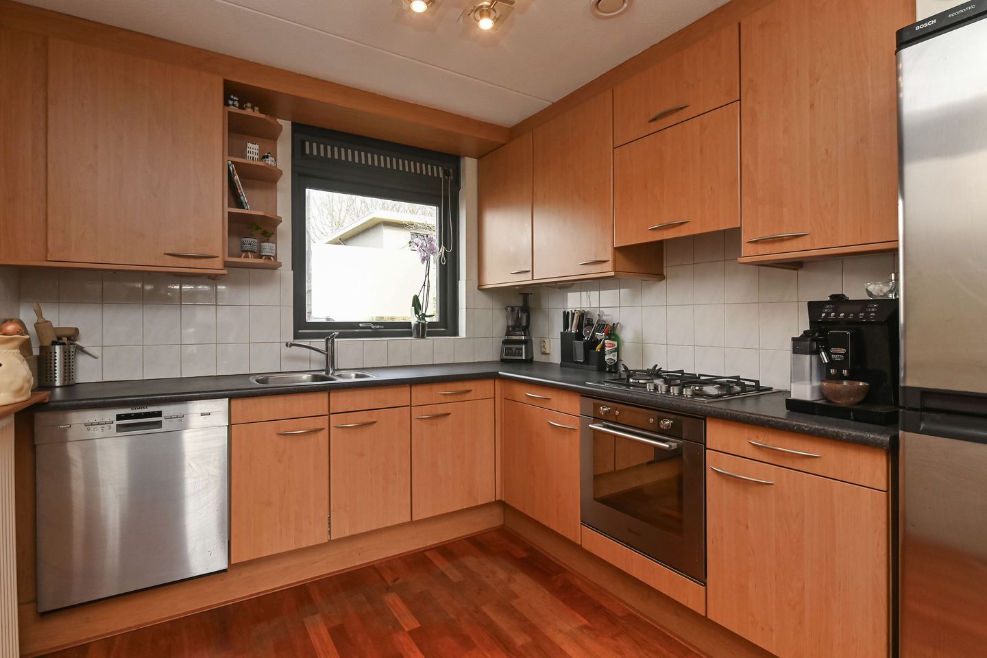 Foto 20 van Burgemeester van der Veldestraat 80