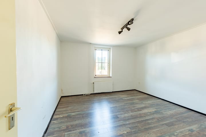 Photo 13 of Laurastraat 121