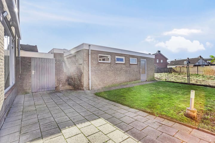 Foto 18 van Meidoornstraat 4