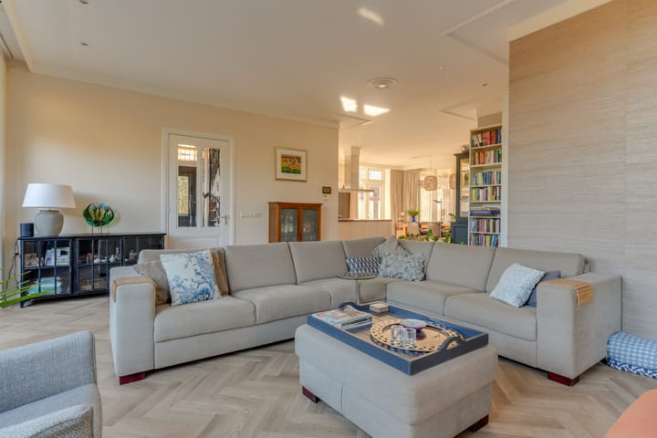 Photo 2 of Westeinde 302