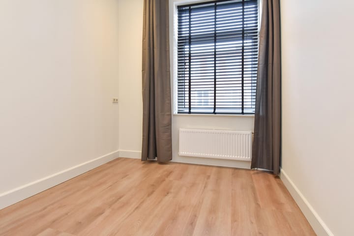 Foto 11 van Barneveldstraat 66