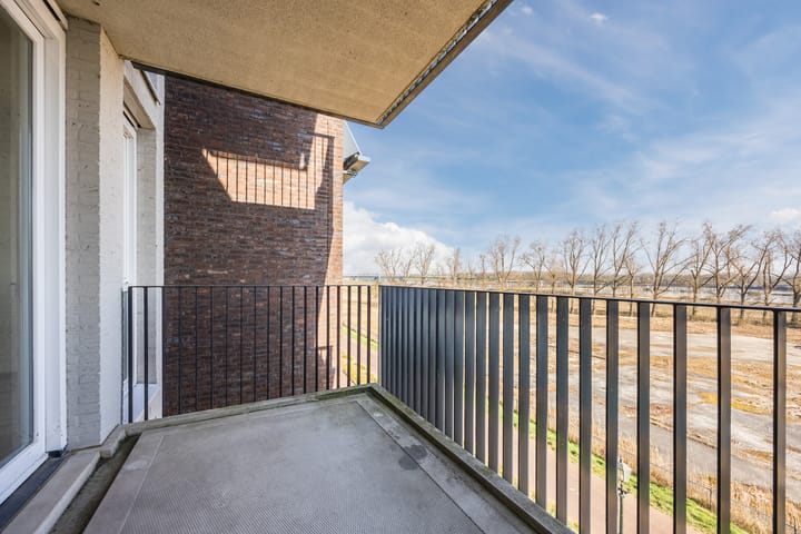 Photo 14 of Koninginnedijk 196