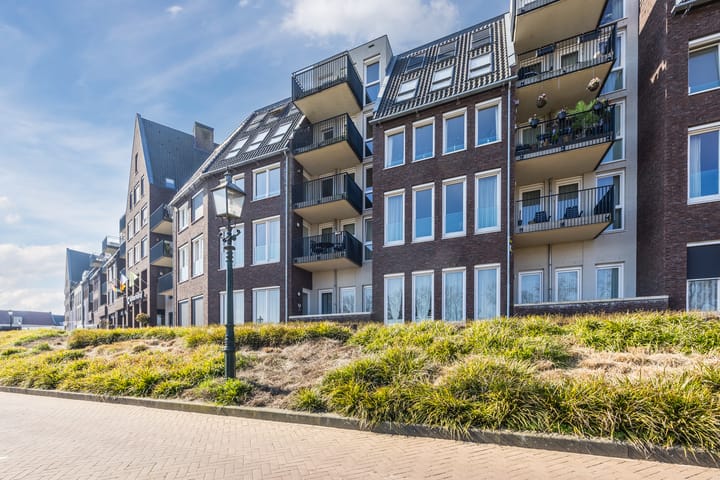 Photo 23 of Koninginnedijk 196