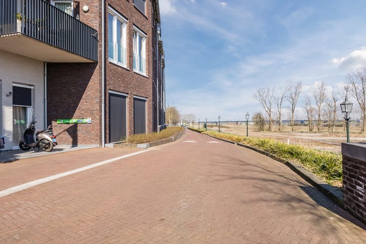 Photo 28 of Koninginnedijk 196