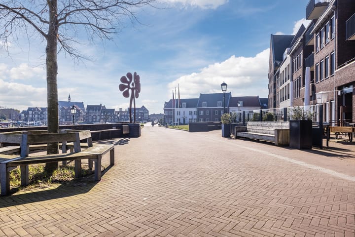 Photo 29 of Koninginnedijk 196