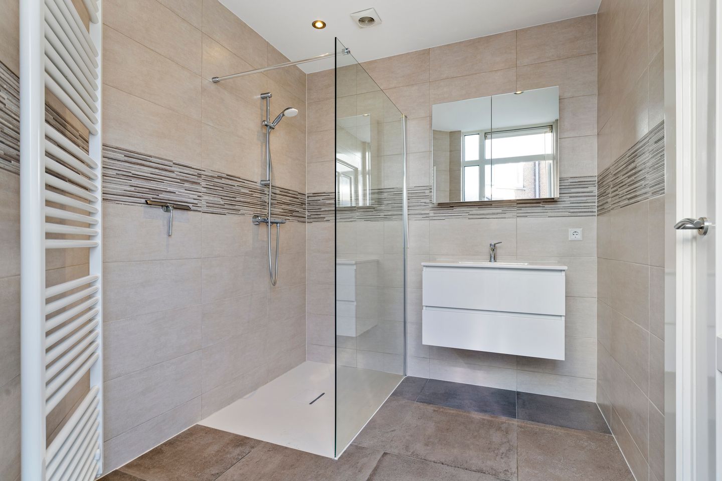 Photo 19 of Zwetstraat 66