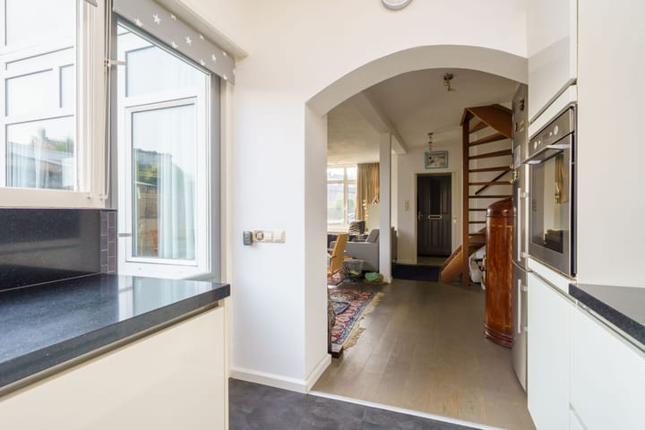 Photo 14 of van Limburg Stirumlaan 35