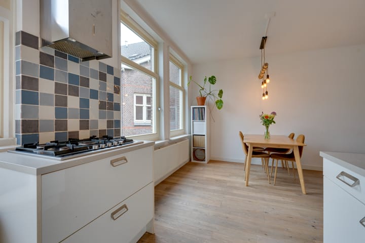 Photo 3 of Meeuwenlaan 221-A