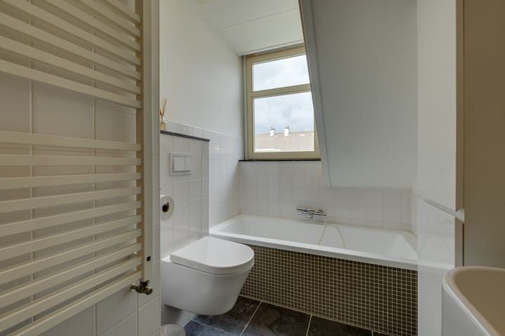 Photo 4 of Meeuwenlaan 221-A