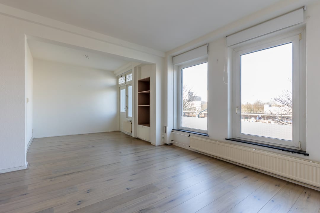 Photo 2 of Stationsplein 10-II