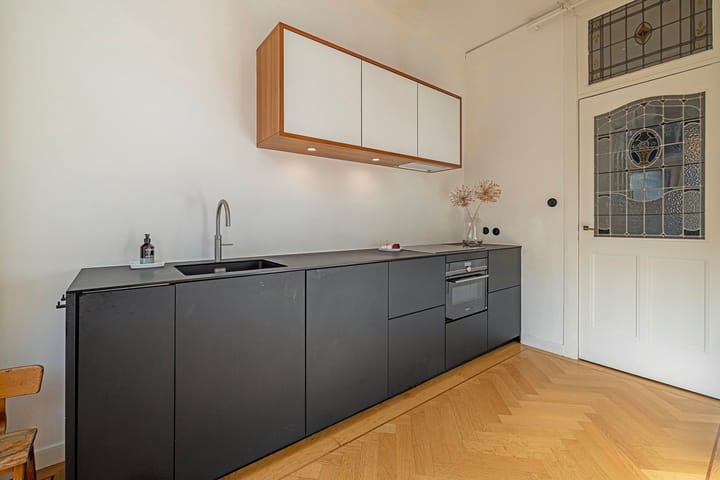 Photo 18 of Graaf Florisstraat 124-A