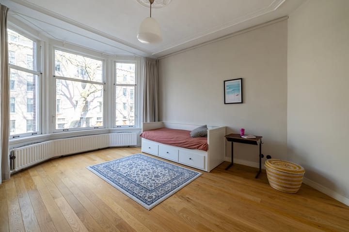 Photo 37 of Graaf Florisstraat 124-A