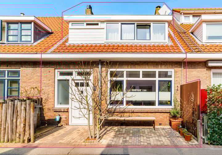 View photo of Zuiderstraat 12