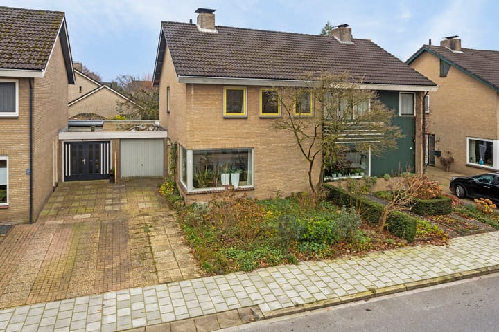 Foto 10 van Bizetstraat 3