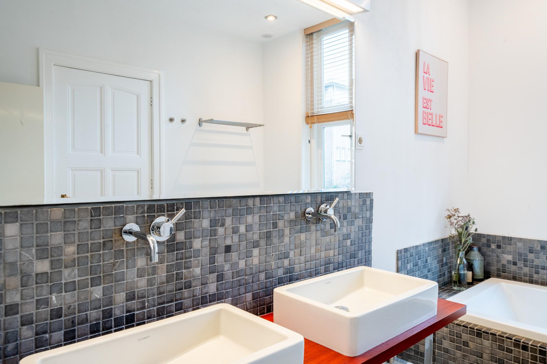 Photo 39 of Graaf Florisstraat 60-A